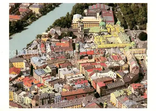 Innsbruck Altstadt mit Herzog Friedrich Strasse Goldenem Dachl Dom St Jakob Hofburg und Kongresshaus Fliegeraufnahme Innsbruck