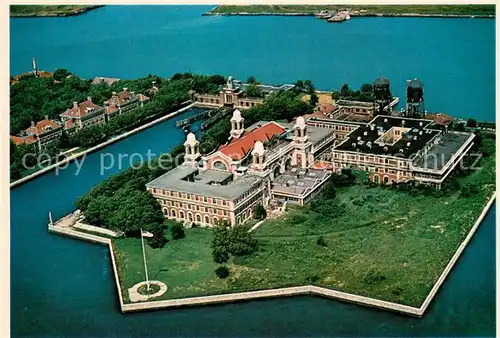 AK / Ansichtskarte Ellis_Island_New_York Aerial view The point of entry into the United States Ellis_Island_New_York