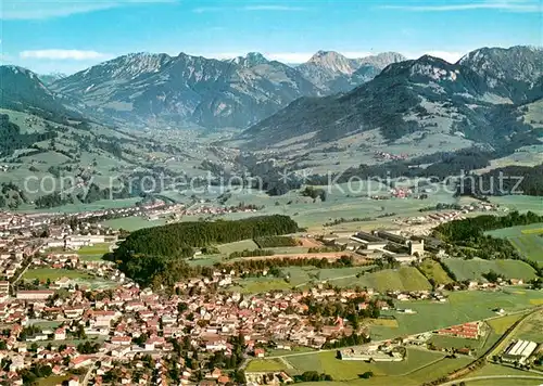 AK / Ansichtskarte Sonthofen_Oberallgaeu Fliegeraufnahme mit Allgaeuer Alpen Sonthofen Oberallgaeu