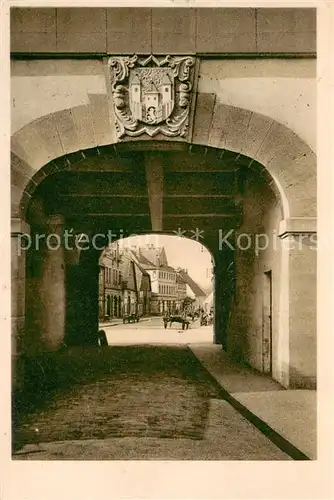 AK / Ansichtskarte Holzminden_Weser Blick durch das Torhaus auf die Mittlere Strasse Holzminden Weser