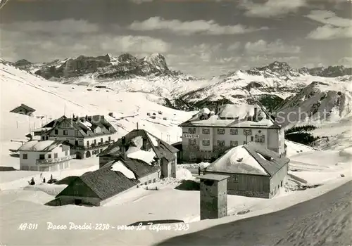 Passo_Pordoi verso le Tofane Pordoipass Gebirgspanorama Passo Pordoi