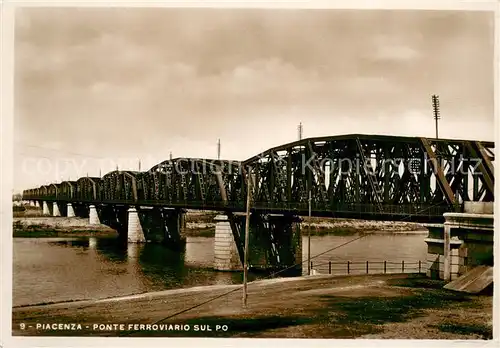 Piacenza Ponte ferroviario sul Po Eisenbahnbruecke Piacenza