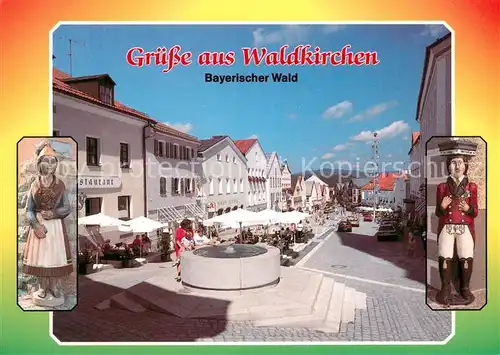 AK / Ansichtskarte Waldkirchen_Niederbayern Ortszentrum Brunnen Restaurant Strassencafe Waldkirchen Niederbayern