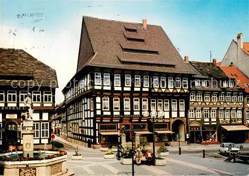 AK / Ansichtskarte Einbeck_Niedersachsen Ratsapotheke am Markt Brunnen Fachwerkhaeuser Altstadt Einbeck Niedersachsen