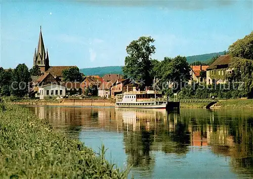 AK / Ansichtskarte Bodenfelde Uferpartie an der Weser Blick zur Kirche Fahrgastschiff Bodenfelde