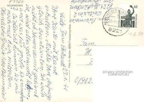 AK / Ansichtskarte Neukirchen_Teisenberg Panorama Freibad Kirche Strassenpartie Maibaum Neukirchen Teisenberg