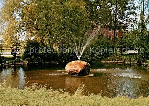 AK / Ansichtskarte Huemmling_Lorup Feriendorf Teich Fontaene 