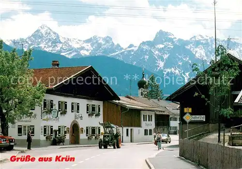 AK / Ansichtskarte Kruen Ortszentrum Blick zum Karwendelgebirge Kruen