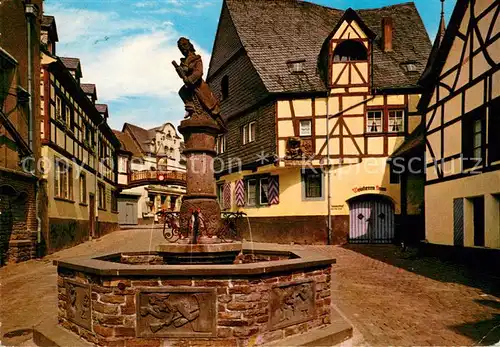 Winningen_Mosel Weinhexenbrunnen Altstadt Fachwerkhaeuser Winningen Mosel