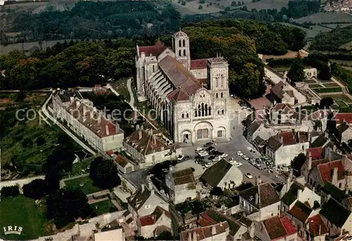 Vezelay La cathedrale Vue aerienne Vezelay