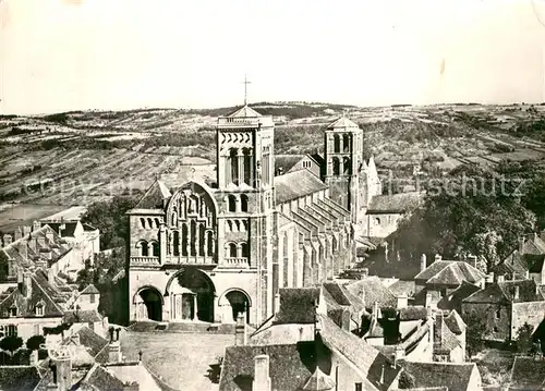 Vezelay Vue generale de la Basilique de la Madeleine Vezelay