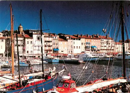 Saint_Tropez_Var Contrastes de lumiere sur les quais Saint_Tropez_Var