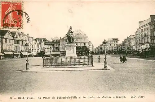 Beauvais_60 La Place de lHotel de Ville et la Statue de Jeanne Hachette 