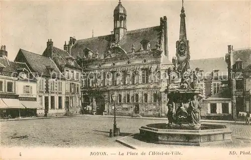 Noyon_Oise La Place de lHotel de Ville Noyon_Oise