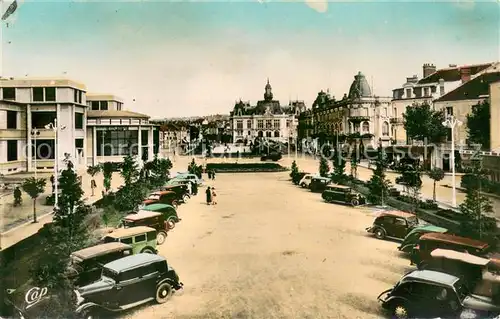 Vichy_Allier Nouvelle Place de la Poste et vue vers lHotel de Ville Vichy Allier