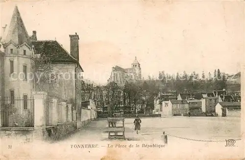 Tonnerre Place de la Republique Tonnerre