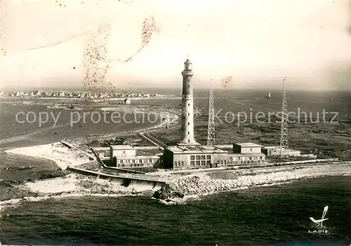 AK / Ansichtskarte Ile de Sein Le Phare et lUsine Electrique Vue aerienne Ile de Sein