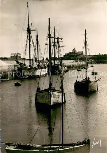 AK / Ansichtskarte Roscoff La chapelle Ste Barbe vue du port Roscoff