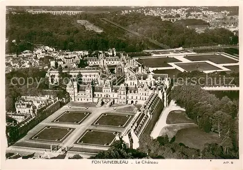 AK / Ansichtskarte Fontainebleau_Seine_et_Marne Le Chateau Vue aerienne Fontainebleau_Seine