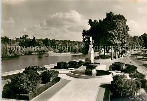 AK / Ansichtskarte Tours_Indre et Loire Le monument americain de 1914 18 sur les quais de la Loire Tours Indre et Loire