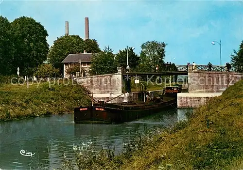 AK / Ansichtskarte Vaires sur Marne Le canal et l ecluse Vaires sur Marne