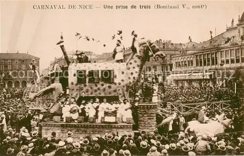 AK / Ansichtskarte Nice_Alpes_Maritimes Carnaval de Nice Une prise de trois Nice_Alpes_Maritimes