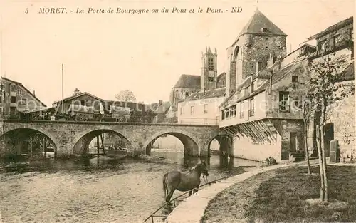 AK / Ansichtskarte Moret sur Loing Porte de Bourgogne ou du Pont et le pont Moret sur Loing