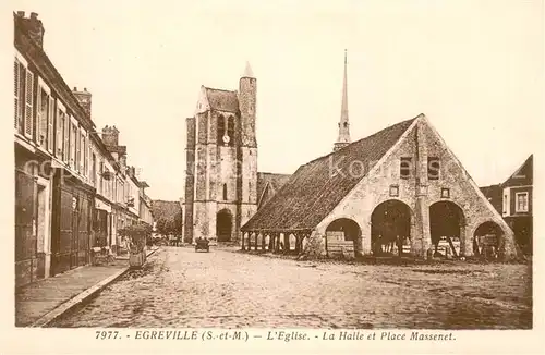 AK / Ansichtskarte Egreville Eglise La Halle et Place Massenet Egreville