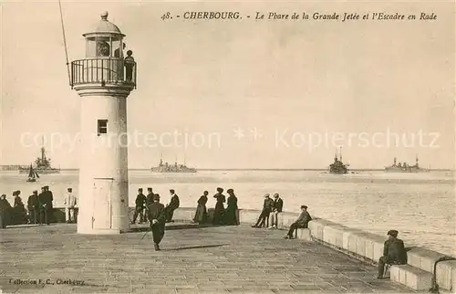 AK / Ansichtskarte Cherbourg Le phare de la grande jetee et l escadre en rade 