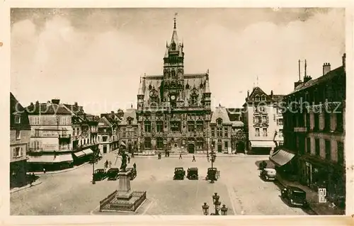 AK / Ansichtskarte Compiegne_Oise Place de l Hotel de Ville Monument Compiegne Oise