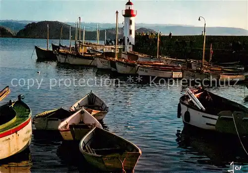 AK / Ansichtskarte Erquy Soir dete sur les bateaux et le phare Erquy