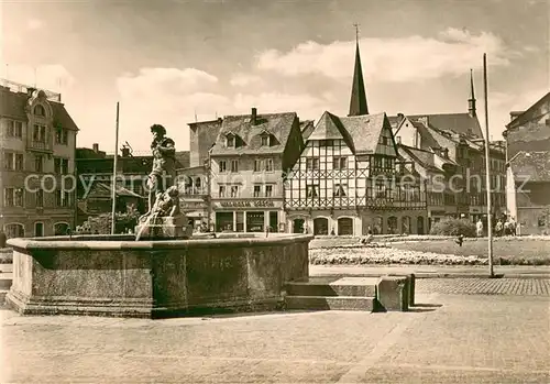 AK / Ansichtskarte Weimar_Thueringen Neptunbrunnen am Markt Altstadt Weimar Thueringen