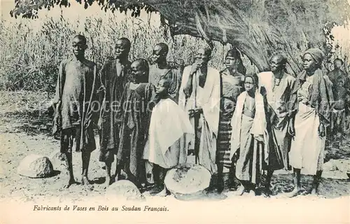 AK / Ansichtskarte Sudan_Africa Fabricants de Vases en Bois au Soudan Francais 