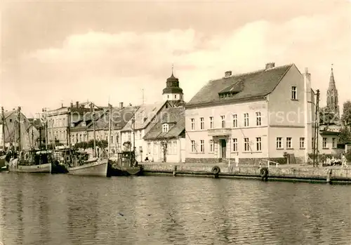 AK / Ansichtskarte Ueckermuende_Mecklenburg_Vorpommern Hafen Fischerkutter Ueckermuende_Mecklenburg