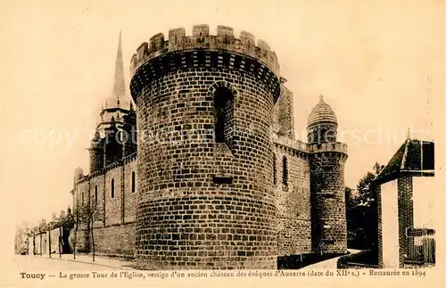 AK / Ansichtskarte Toucy La grosse tour de l eglise vestige d un ancien chateau XIIe siecle Toucy