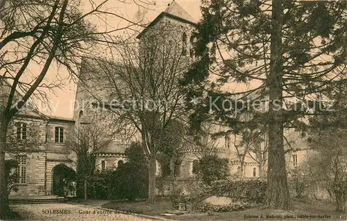 AK / Ansichtskarte Solesmes_Sarthe Cour d entree de l Abbaye Saint Pierre Solesmes_Sarthe