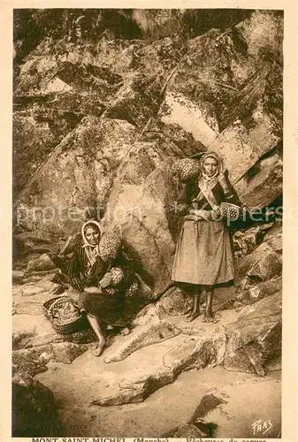 AK / Ansichtskarte Mont Saint Michel Pecheuse de coques Peinture Kuenstlerkarte Mont Saint Michel