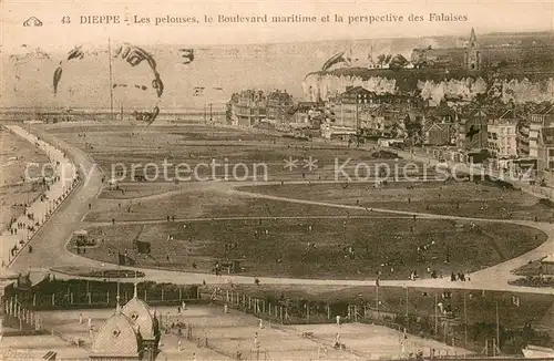 AK / Ansichtskarte Dieppe_76 Les pelouses le Boulevard maritime et la perspective des Falaises 