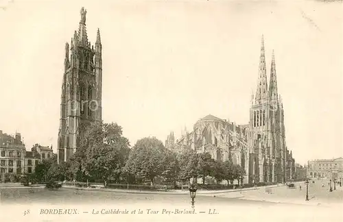 AK / Ansichtskarte Bordeaux Tour Pey Berland et Cathedrale Saint Andre Bordeaux