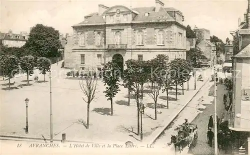 AK / Ansichtskarte Avranches Hotel de Ville et la Place Littre Avranches