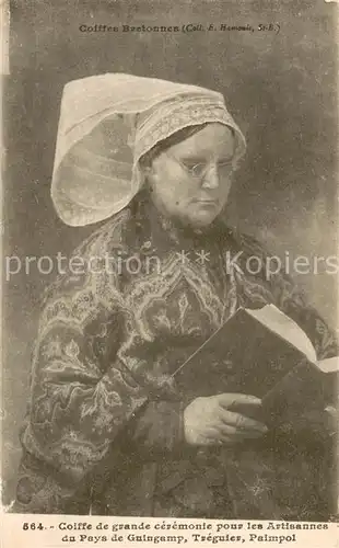 AK / Ansichtskarte Guingamp Coiffe de grande ceremonie por les Artisannes du Pays de Guingamp Treguier Paimpol Guingamp