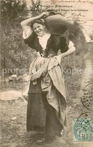 AK / Ansichtskarte Hennebont Jeune fille dHennebont Retour de la fontaine Hennebont