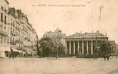AK / Ansichtskarte Nantes_Loire_Atlantique Place de la Bourse vers la Rue de la Fosse Nantes_Loire_Atlantique