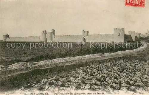 AK / Ansichtskarte Aigues Mortes_Gard Vue generale des remparts prise au levant Aigues Mortes Gard