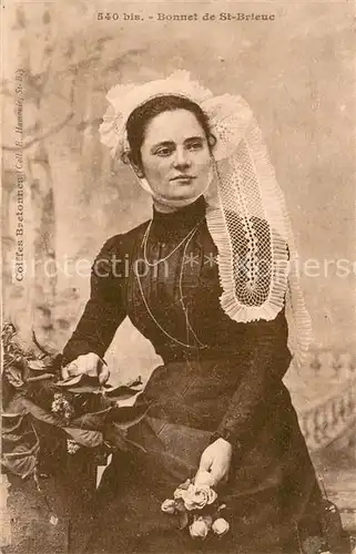 AK / Ansichtskarte Saint Brieuc_Cotes d_Armor Bonnet de St Brieuc Costumes Trachten Saint Brieuc_Cotes d