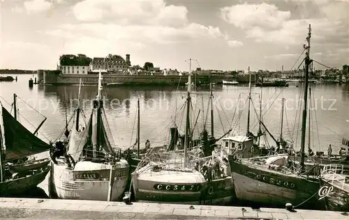 AK / Ansichtskarte Concarneau_Finistere La Ville Close vue du Port Concarneau_Finistere