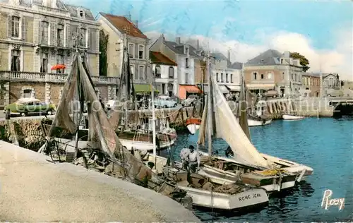 AK / Ansichtskarte Pornic Un coin du Port Pornic