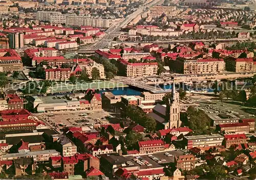 AK / Ansichtskarte Halmstad Fliegeraufnahme Residens Garnisons Nikolatkyrkan Slottet Stad sedan Halmstad