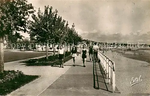 AK / Ansichtskarte La_Baule_sur_Mer Promenade et la plage La_Baule_sur_Mer