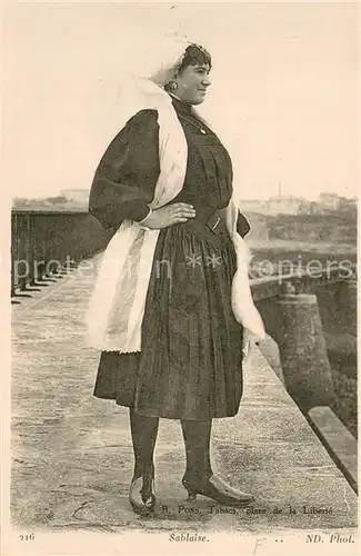 AK / Ansichtskarte Les_Sables d_Olonne Une Sablaise Costumes Trachten Les_Sables d_Olonne